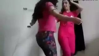 رقص امام اصدقاي