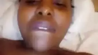 مراهقة جامحة في مشهد شرج أسود صريح