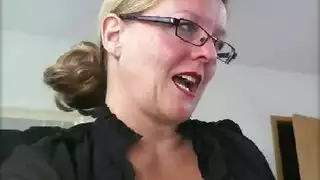 أم شهوانية وعملية الري القاسية للبستاني