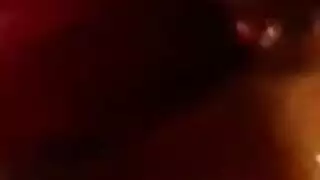 قنبلة شقراء تركب انتصابًا ضخمًا حتى الذروة