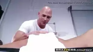 تدليك زيتي إباحي يتطور إلى جماع شرجي وخلفي قاسي