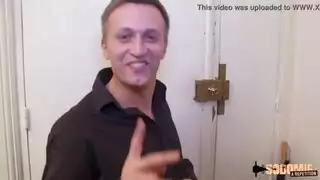 فتاة آسيوية تصرخ من اختراق شرجي مكثف في مقطع إباحي