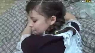 فتاة سعودية تأخذه بعمق من الخلف