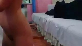 فرج سارة فانديلا يُحشى في هذا المشهد الفردي الصريح