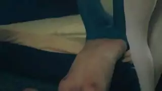 عشاق مثليات يستكشفون أوضاع جنسية جديدة في برنامج تعليمي ساخن