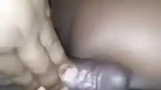 عاهرة الرسوم تركب عمودًا نابضًا ثم تأخذه في مؤخرتها