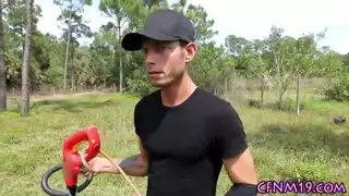 النص الأصلي: خشب الأبنوس المراهق ولها البظر الحلو حلق
