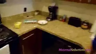 مدرسة جذابة: عرض إيفا نوتي العملي للجنس