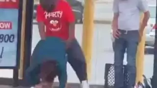 وجبة سريعة عرقية: مص وجنس في محطة الباص